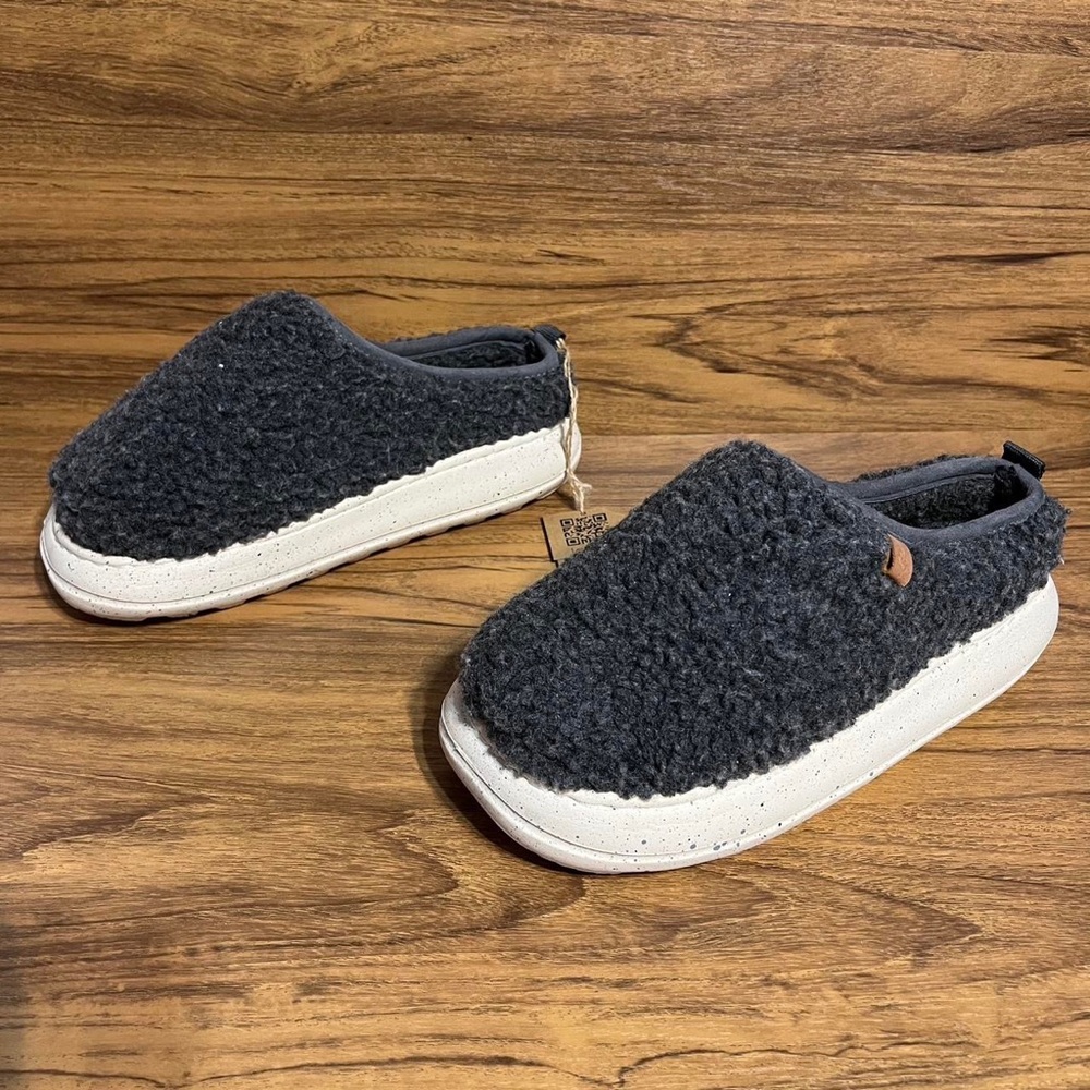 Cool Planet by Steve Madden Women's Buzz Faux Fur Lined Slip On Mules NWT